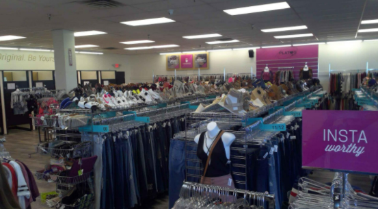 V:\The Content Collective\CLIENTS\Winmark\Photos\Plato's Closet\80711_overview.jpg